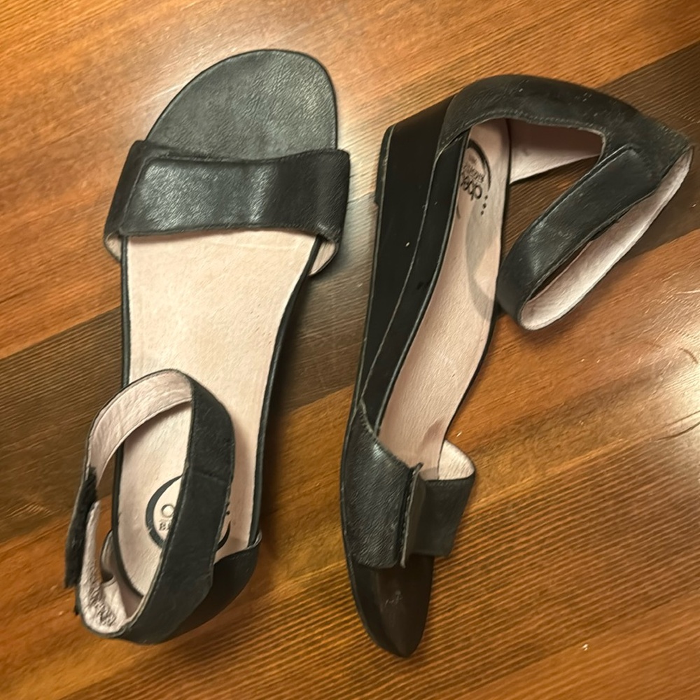 Abeo Inez Black Leather Ankle Strap Low Wedge Sandals Women’s Size 9